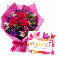 Букет со свежи ружи и Merci „Ти благодарам“